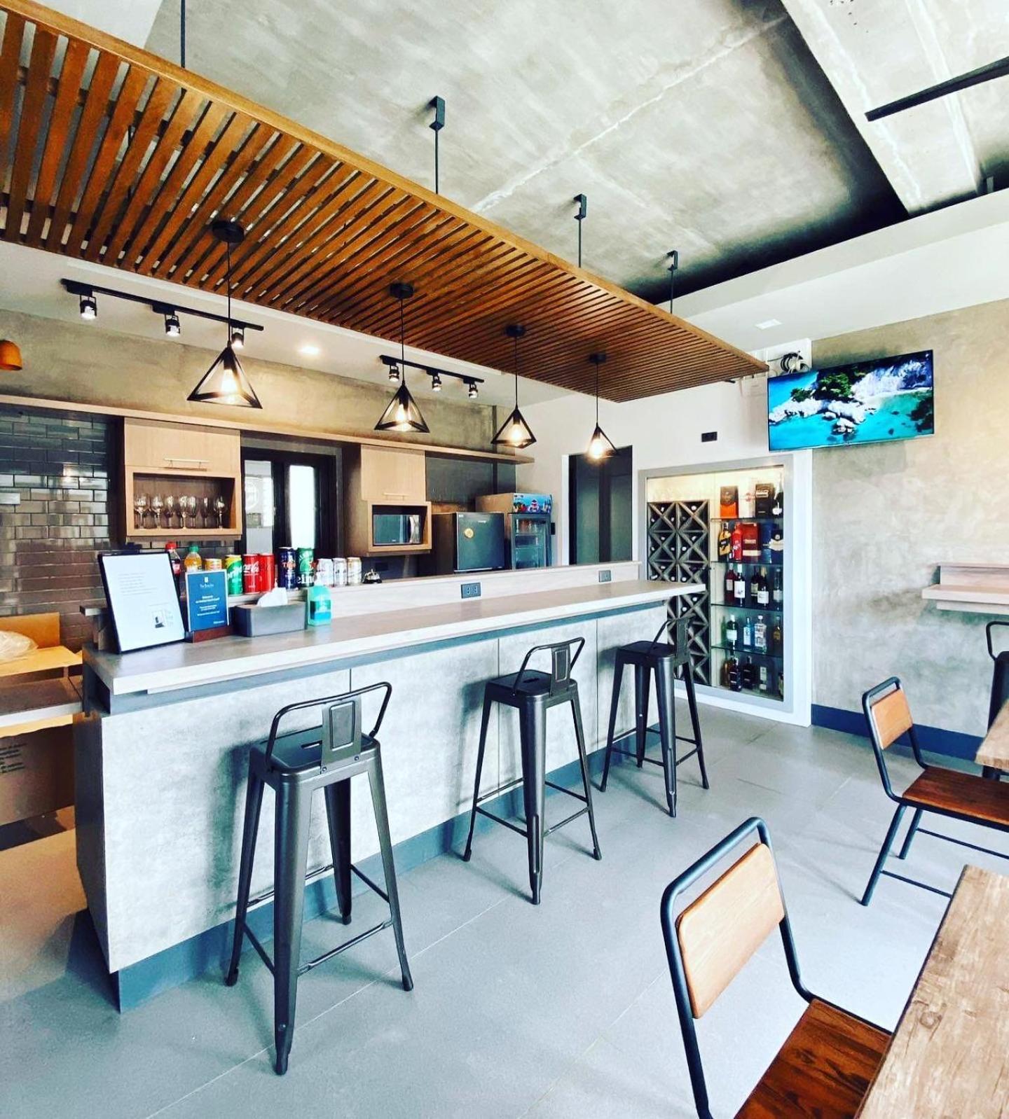 The Grey Inn Sarog Bagian luar foto